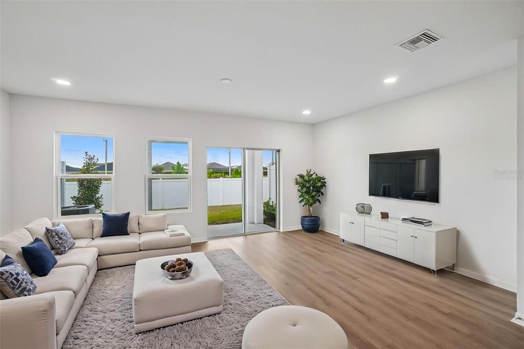 For Sale: $290,888 (3 beds, 2 baths, 1638 Square Feet)