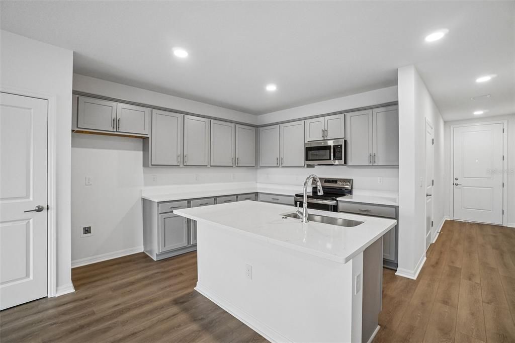 For Sale: $290,888 (3 beds, 2 baths, 1638 Square Feet)