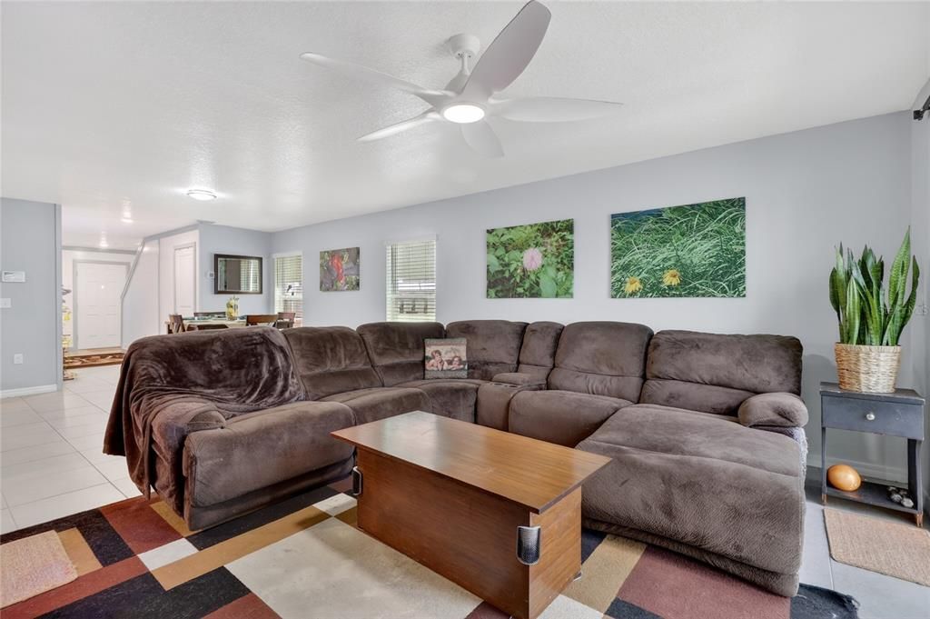 For Sale: $430,000 (5 beds, 3 baths, 2522 Square Feet)