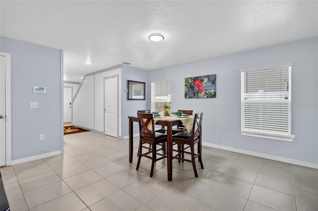 For Sale: $430,000 (5 beds, 3 baths, 2522 Square Feet)