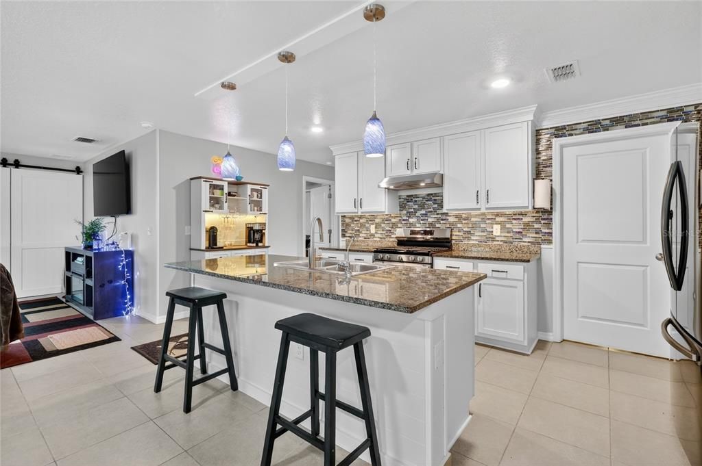 For Sale: $430,000 (5 beds, 3 baths, 2522 Square Feet)