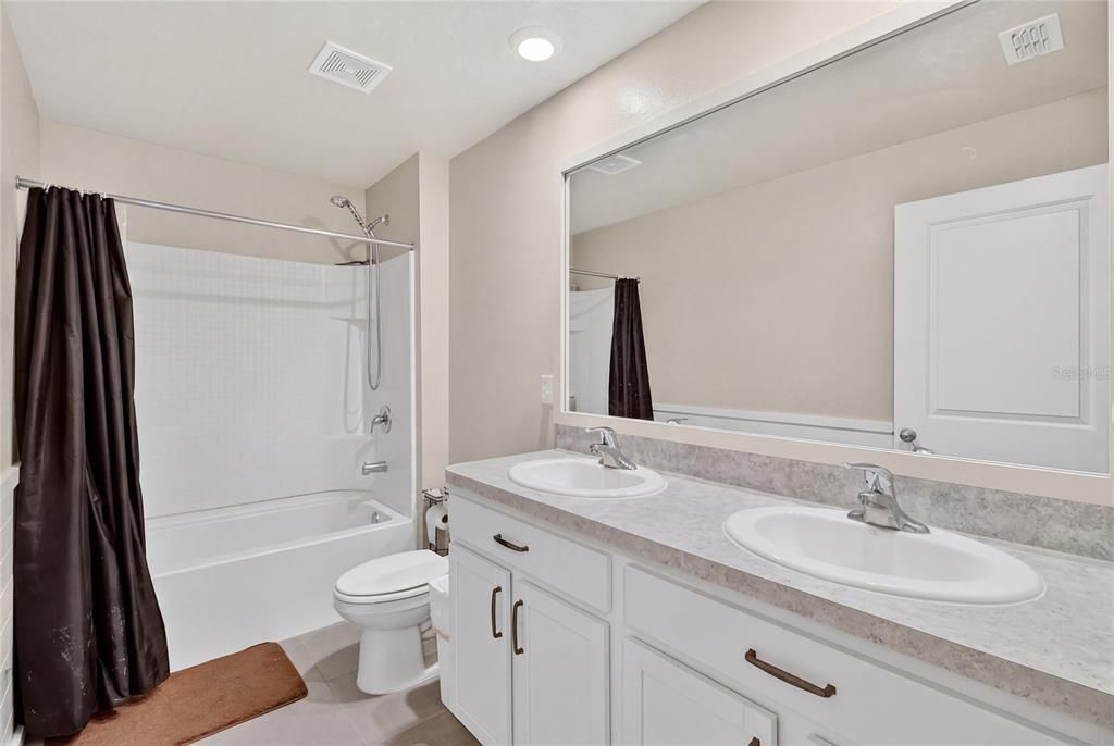 For Sale: $430,000 (5 beds, 3 baths, 2522 Square Feet)