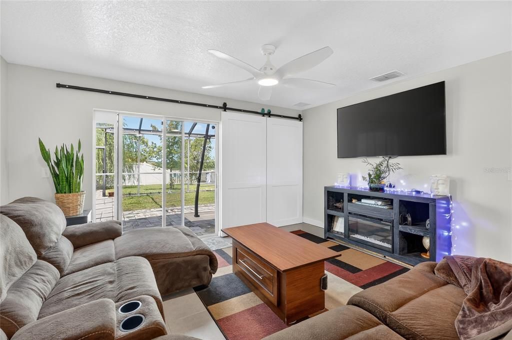 For Sale: $430,000 (5 beds, 3 baths, 2522 Square Feet)