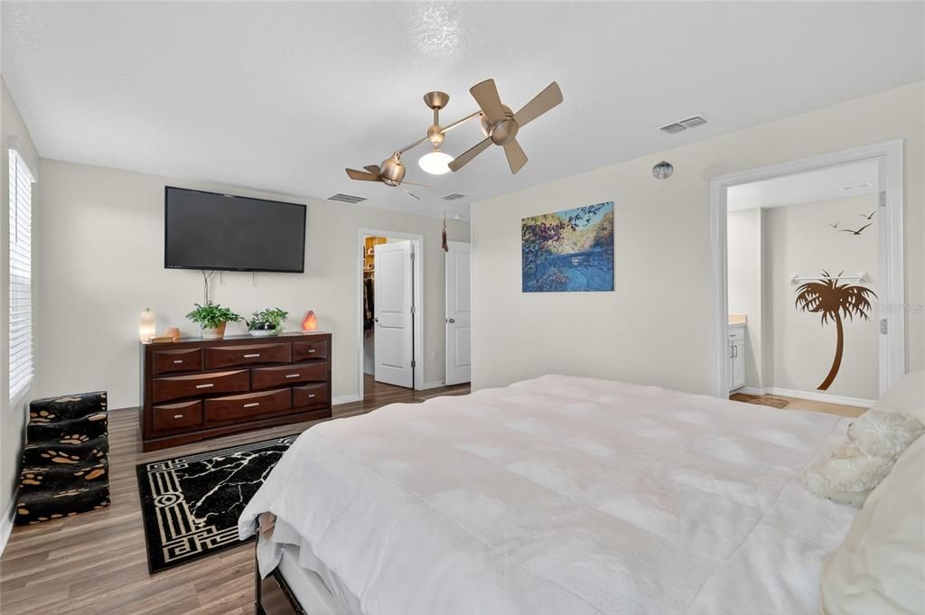For Sale: $430,000 (5 beds, 3 baths, 2522 Square Feet)