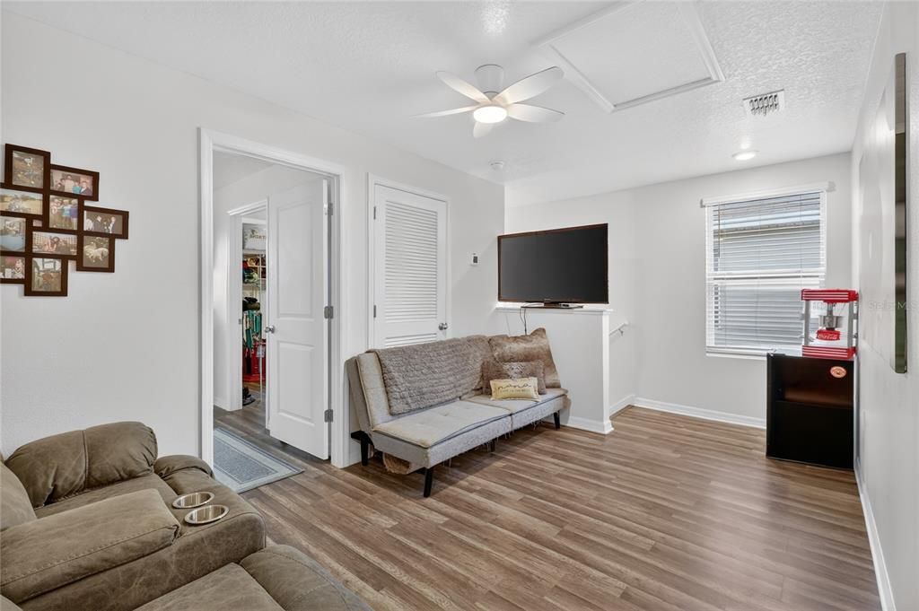 For Sale: $430,000 (5 beds, 3 baths, 2522 Square Feet)