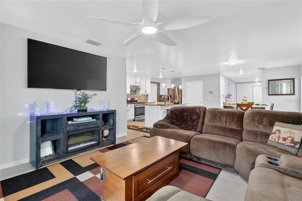For Sale: $430,000 (5 beds, 3 baths, 2522 Square Feet)