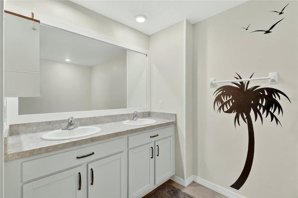 For Sale: $430,000 (5 beds, 3 baths, 2522 Square Feet)