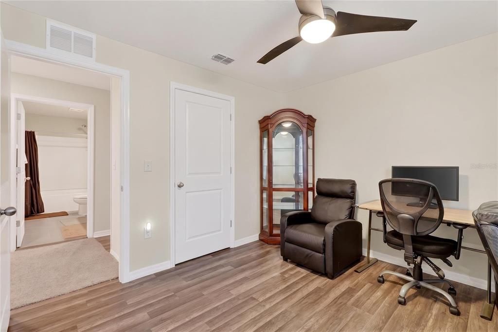 For Sale: $430,000 (5 beds, 3 baths, 2522 Square Feet)