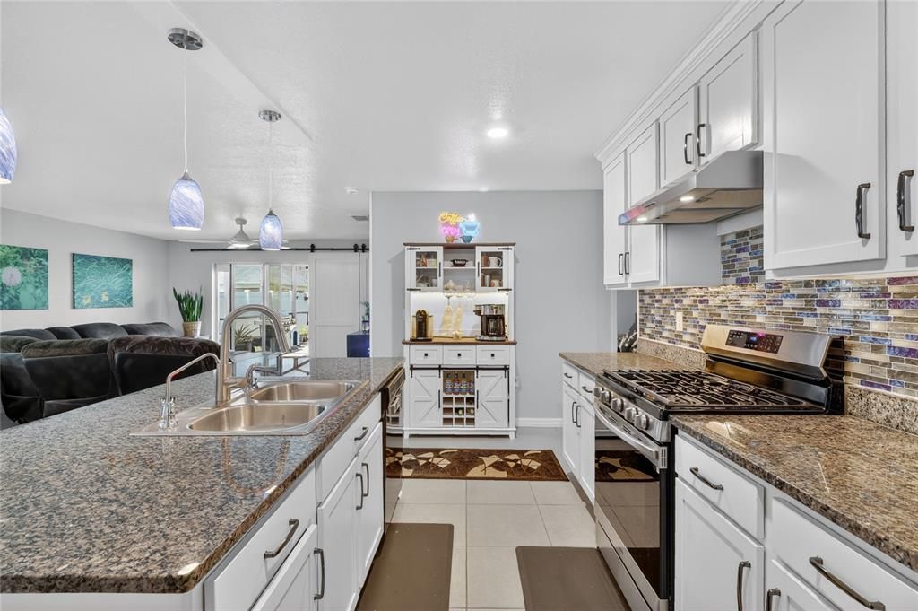 For Sale: $430,000 (5 beds, 3 baths, 2522 Square Feet)