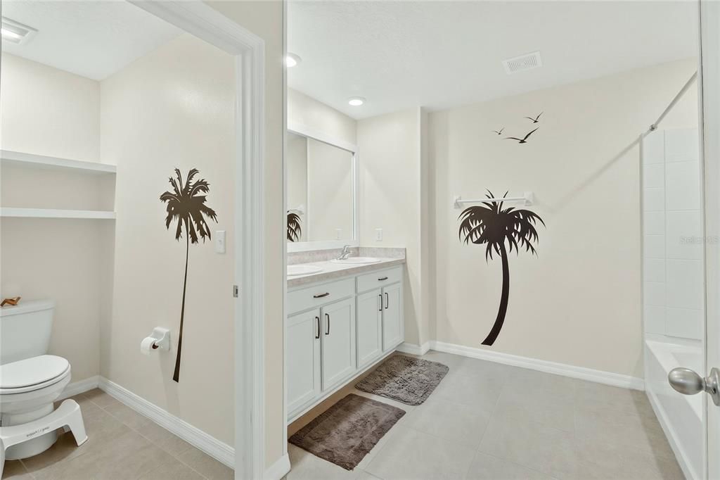 For Sale: $430,000 (5 beds, 3 baths, 2522 Square Feet)