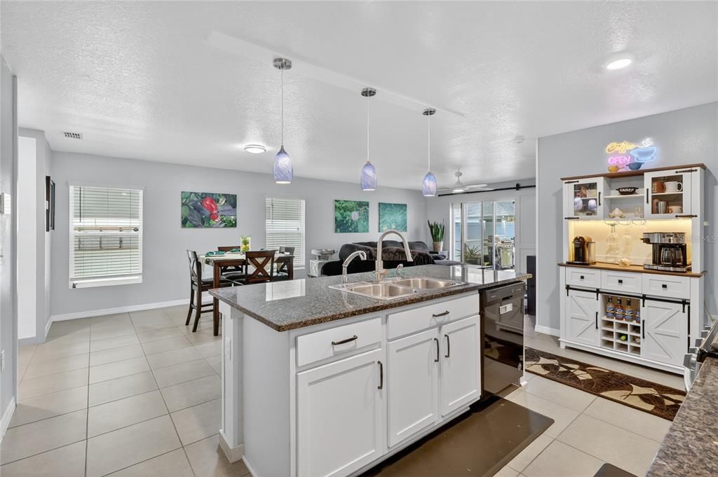 For Sale: $430,000 (5 beds, 3 baths, 2522 Square Feet)