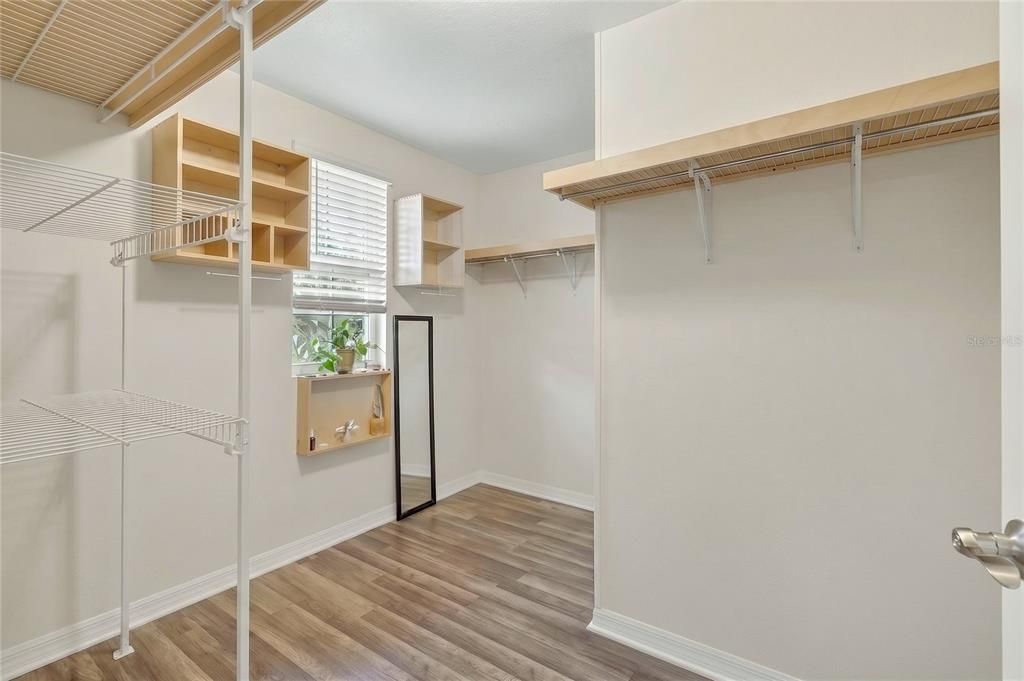 For Sale: $430,000 (5 beds, 3 baths, 2522 Square Feet)