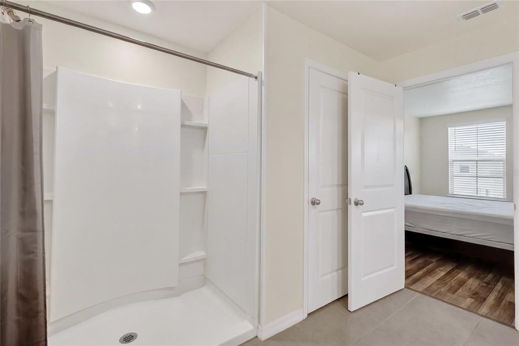 For Sale: $430,000 (5 beds, 3 baths, 2522 Square Feet)