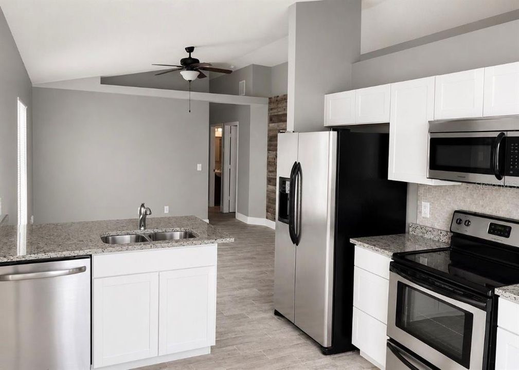 For Rent: $1,995 (3 beds, 2 baths, 1099 Square Feet)