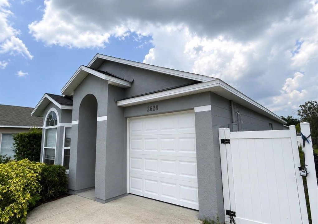 For Rent: $1,995 (3 beds, 2 baths, 1099 Square Feet)