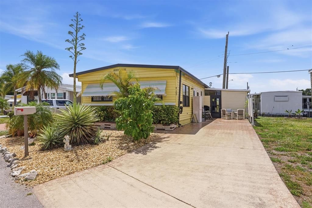For Sale: $139,500 (2 beds, 2 baths, 800 Square Feet)