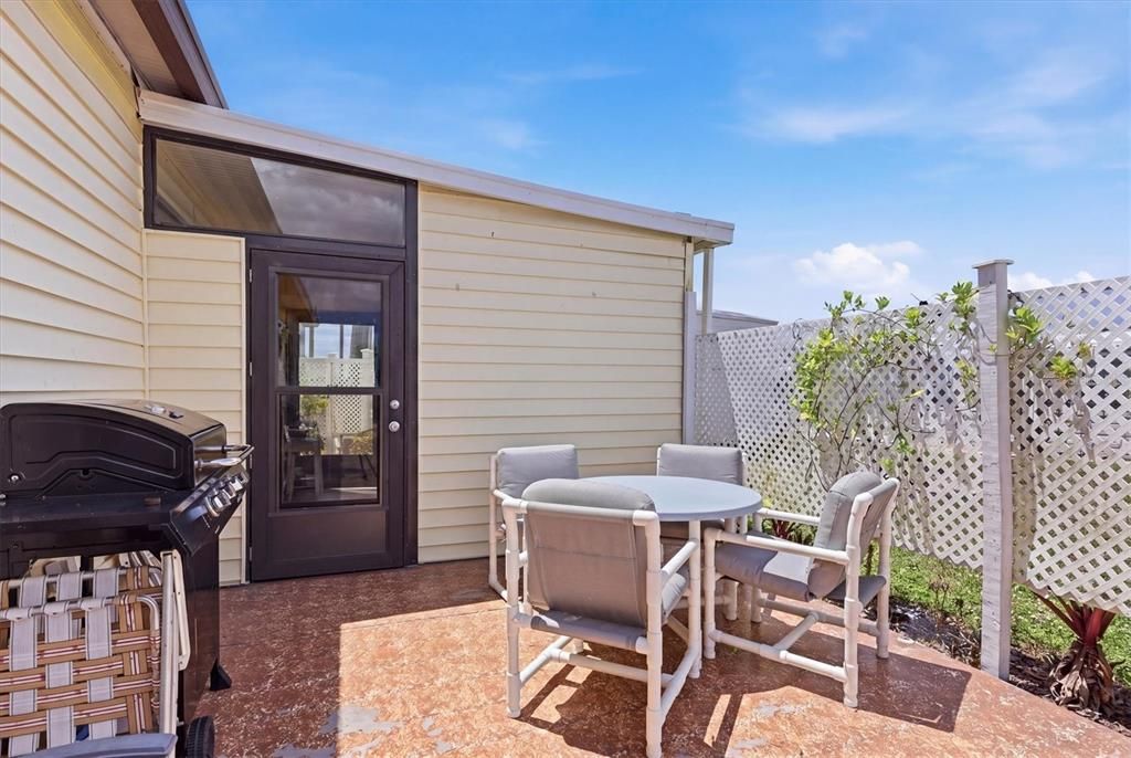 For Sale: $139,500 (2 beds, 2 baths, 800 Square Feet)