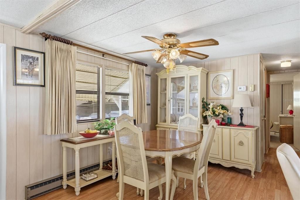 For Sale: $139,500 (2 beds, 2 baths, 800 Square Feet)