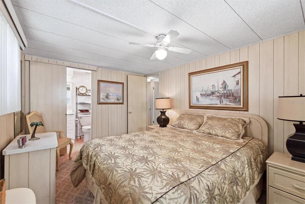 For Sale: $139,500 (2 beds, 2 baths, 800 Square Feet)