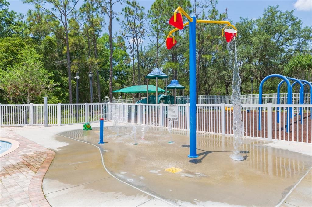 Под контрактом: $449,000 (4 спален, 2 ванн, 2114 Квадратных фут)