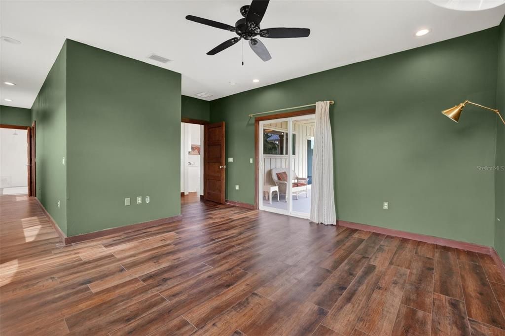 En Venta: $799,000 (3 camas, 3 baños, 2196 Pies cuadrados)