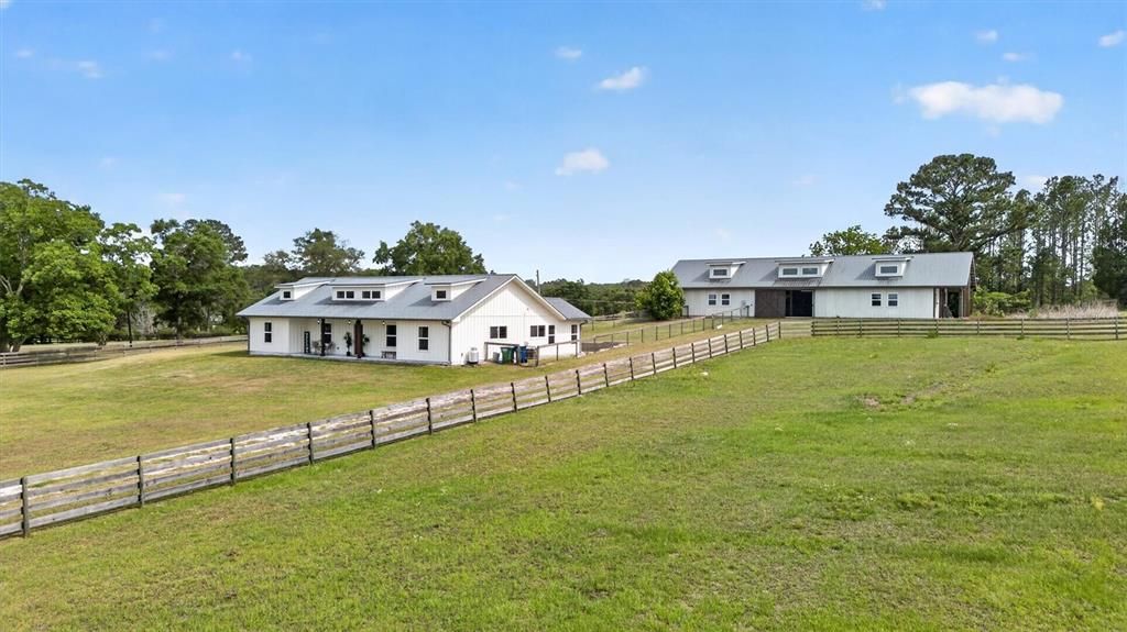 En Venta: $799,000 (3 camas, 3 baños, 2196 Pies cuadrados)