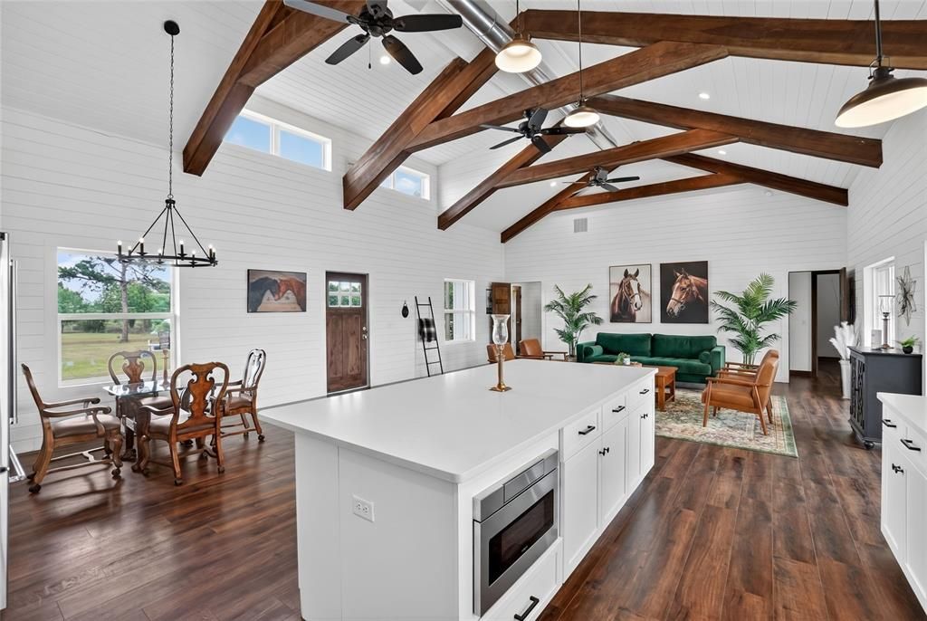 En Venta: $799,000 (3 camas, 3 baños, 2196 Pies cuadrados)