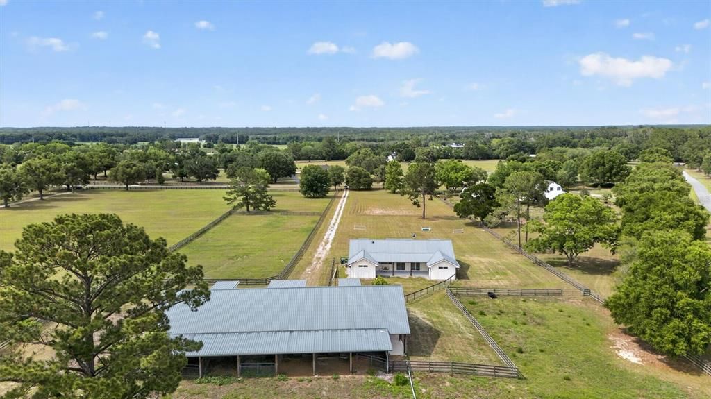 En Venta: $799,000 (3 camas, 3 baños, 2196 Pies cuadrados)