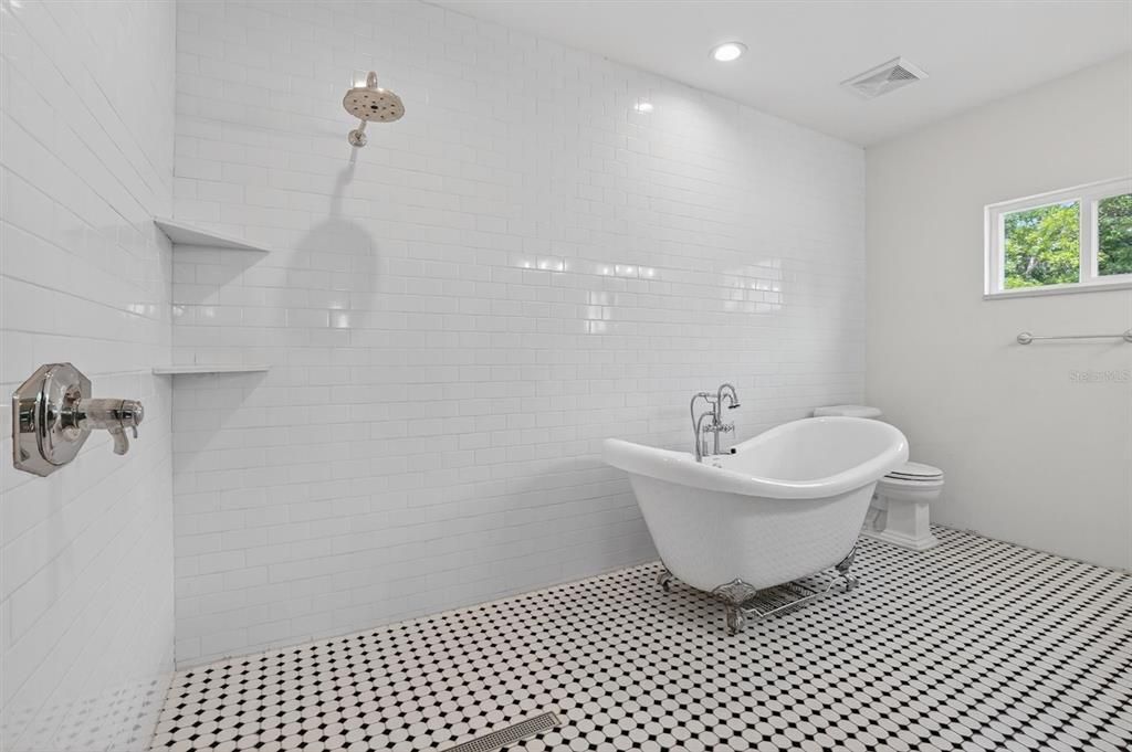 En Venta: $799,000 (3 camas, 3 baños, 2196 Pies cuadrados)