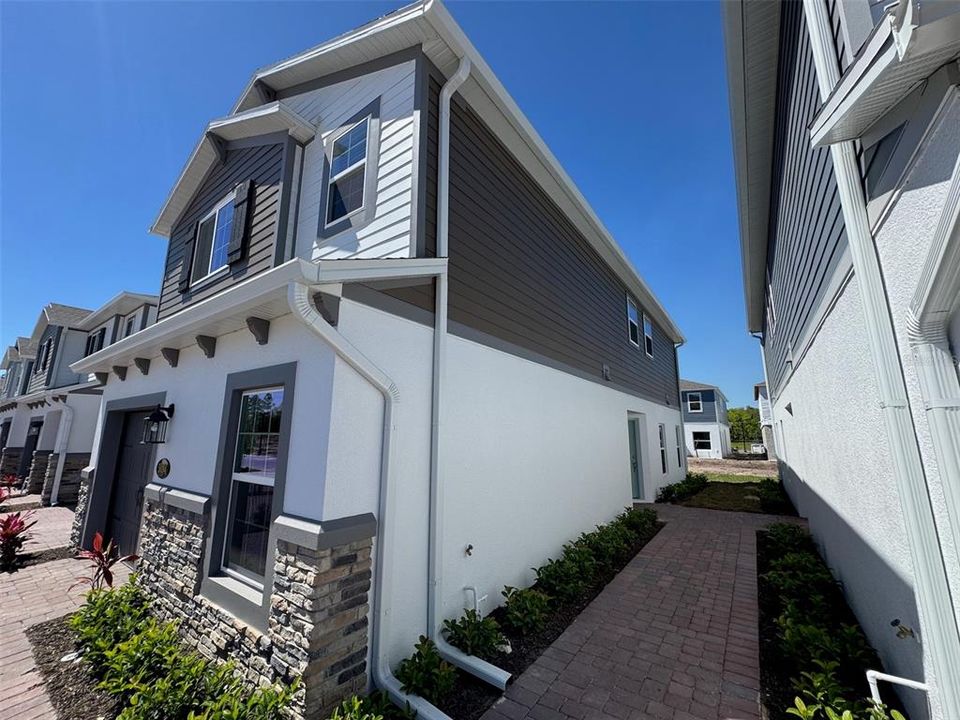 En Renta: $2,400 (4 camas, 3 baños, 1762 Pies cuadrados)