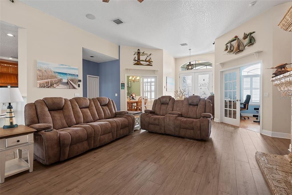 For Sale: $1,058,000 (2 beds, 3 baths, 2698 Square Feet)