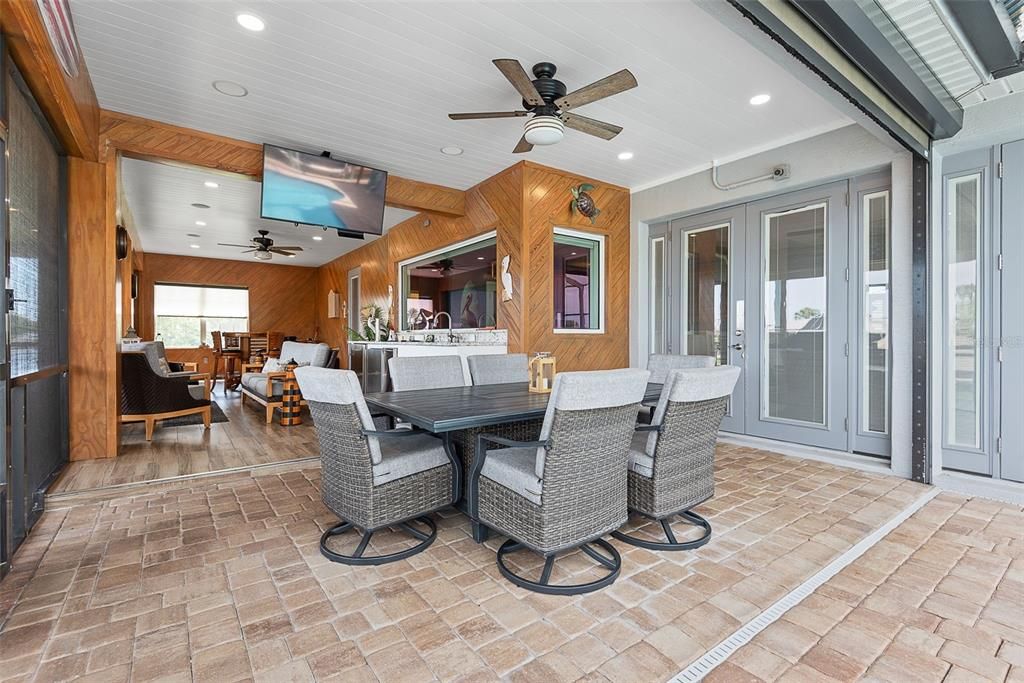 For Sale: $1,058,000 (2 beds, 3 baths, 2698 Square Feet)