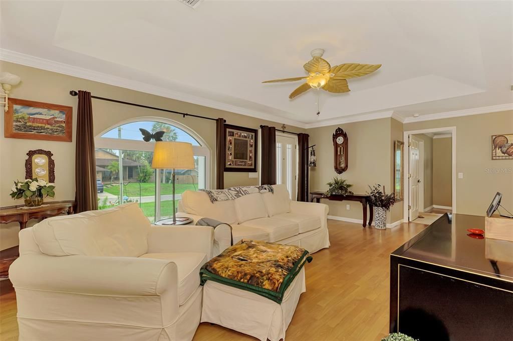 En Venta: $339,000 (3 camas, 2 baños, 1558 Pies cuadrados)