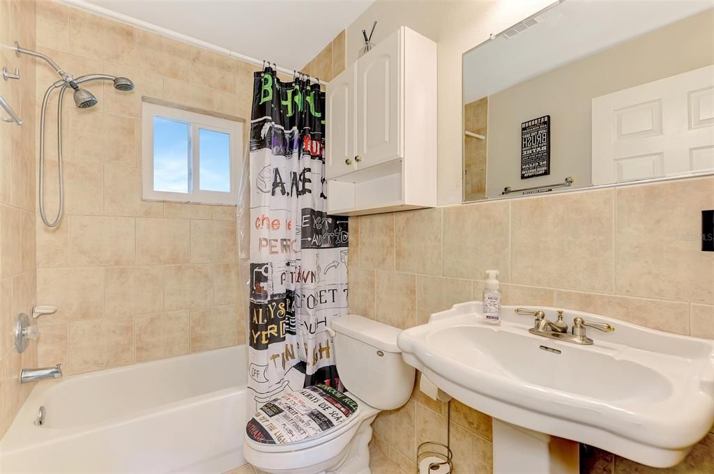 En Venta: $339,000 (3 camas, 2 baños, 1558 Pies cuadrados)