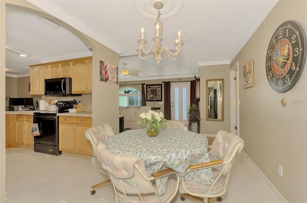 En Venta: $339,000 (3 camas, 2 baños, 1558 Pies cuadrados)