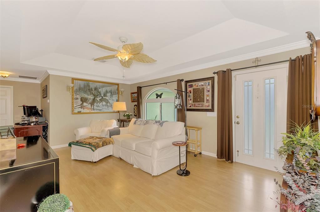 En Venta: $339,000 (3 camas, 2 baños, 1558 Pies cuadrados)