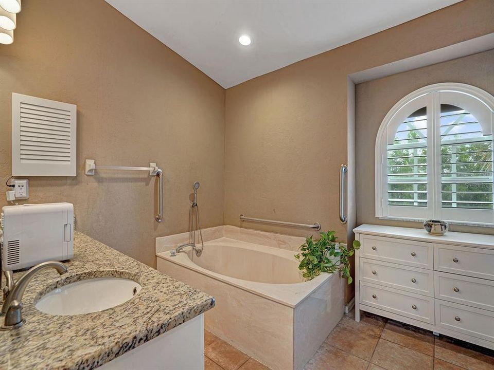 For Sale: $2,200,000 (4 beds, 3 baths, 3022 Square Feet)