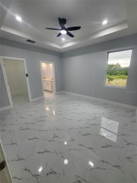 For Sale: $359,900 (4 beds, 2 baths, 1585 Square Feet)