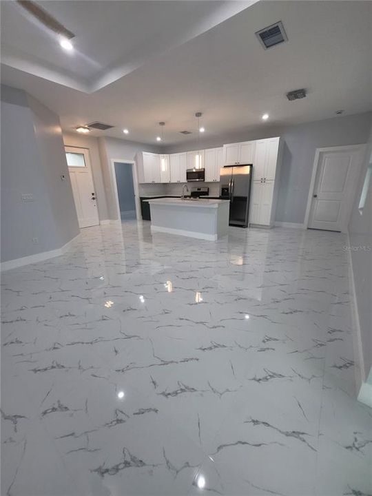 For Sale: $359,900 (4 beds, 2 baths, 1585 Square Feet)
