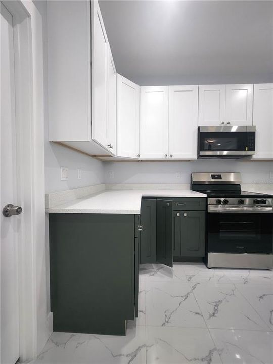 For Sale: $359,900 (4 beds, 2 baths, 1585 Square Feet)