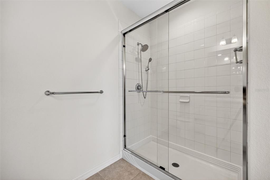 For Rent: $2,250 (3 beds, 2 baths, 1822 Square Feet)