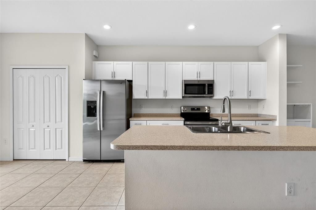For Rent: $2,250 (3 beds, 2 baths, 1822 Square Feet)