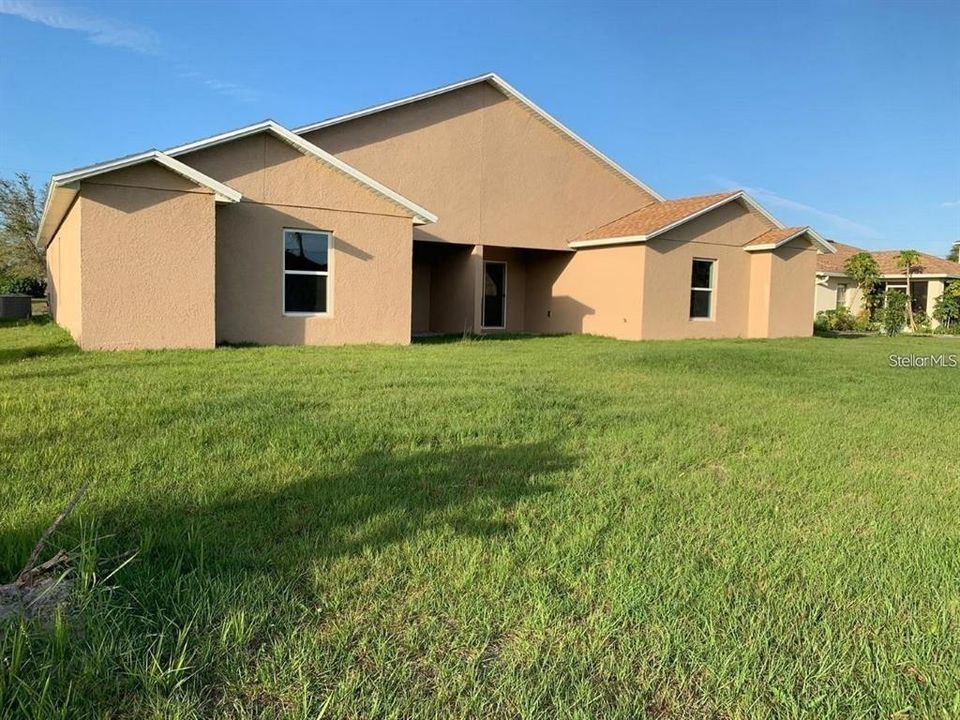 Active With Contract: $1,600 (3 beds, 2 baths, 1394 Square Feet)