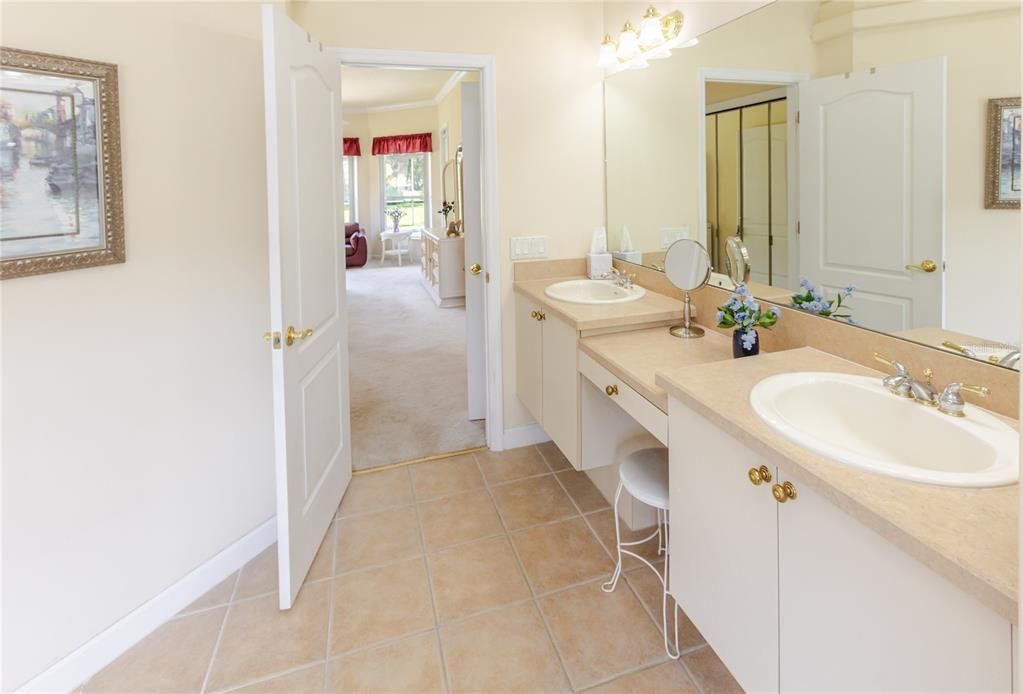 For Sale: $439,000 (3 beds, 3 baths, 2419 Square Feet)