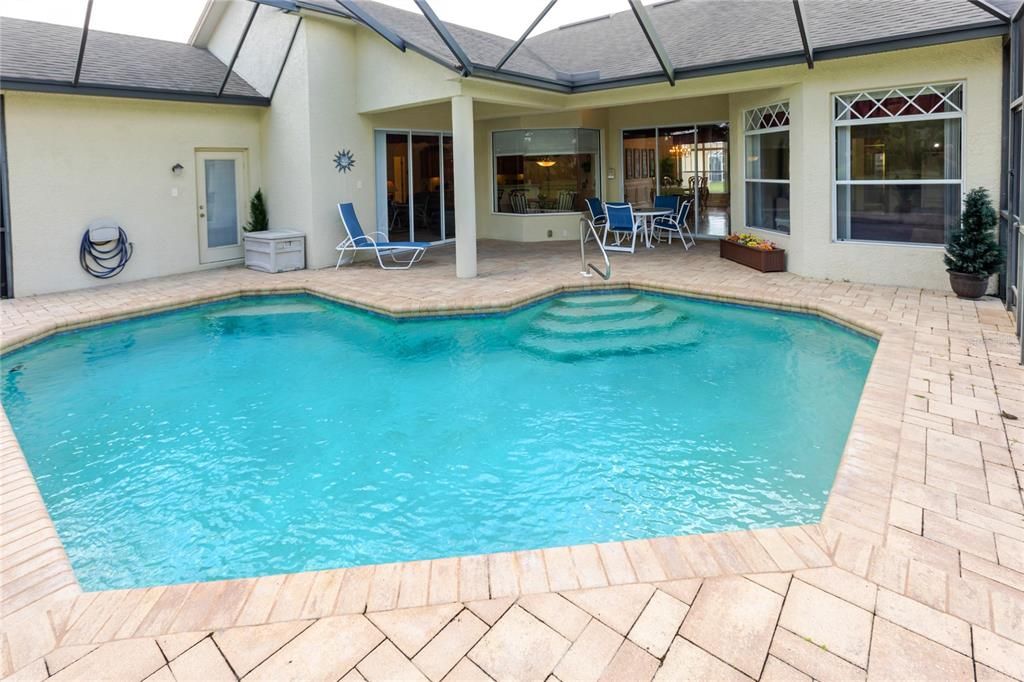 For Sale: $439,000 (3 beds, 3 baths, 2419 Square Feet)