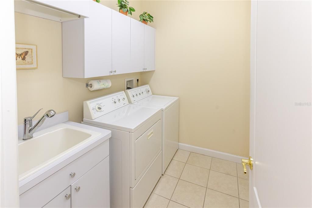 For Sale: $439,000 (3 beds, 3 baths, 2419 Square Feet)