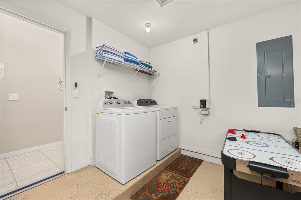En Venta: $385,000 (5 camas, 3 baños, 1680 Pies cuadrados)