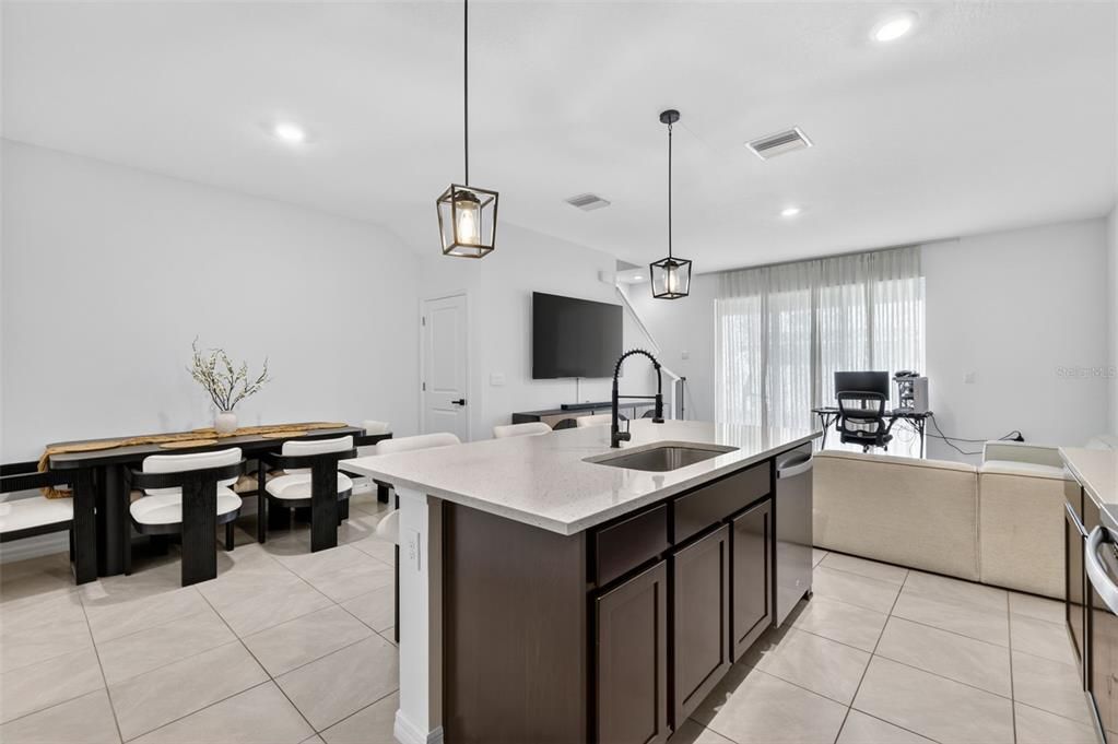 For Sale: $314,900 (3 beds, 2 baths, 1673 Square Feet)