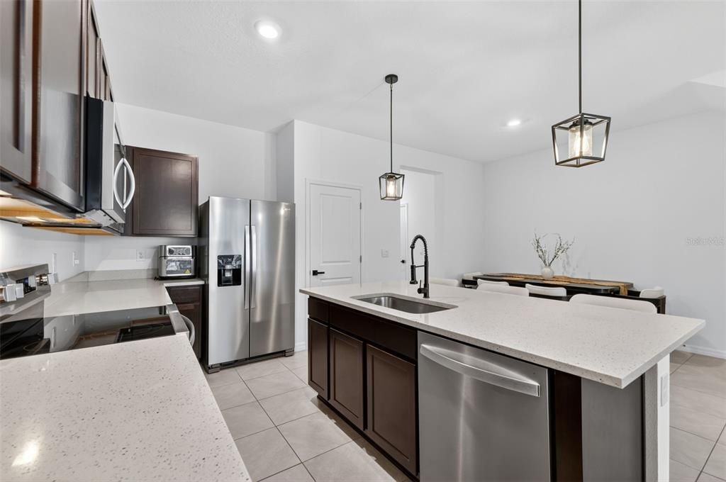 For Sale: $314,900 (3 beds, 2 baths, 1673 Square Feet)