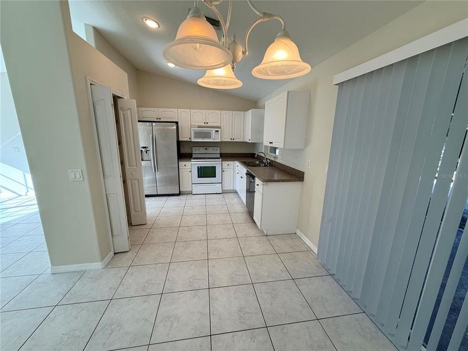 В аренду: $1,795 (3 спален, 2 ванн, 1217 Квадратных фут)